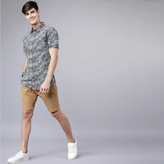 https://newfitz.com/products/men-khaki-solid-slim-fit-regular-shorts