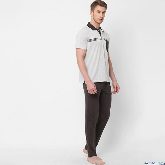 https://newfitz.com/products/men-white-grey-striped-pure-cotton-night-suit