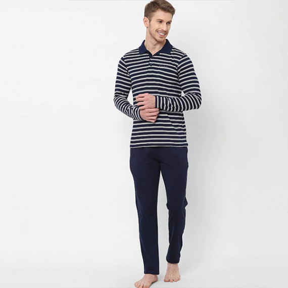 https://newfitz.com/products/men-navy-blue-white-printed-night-suit
